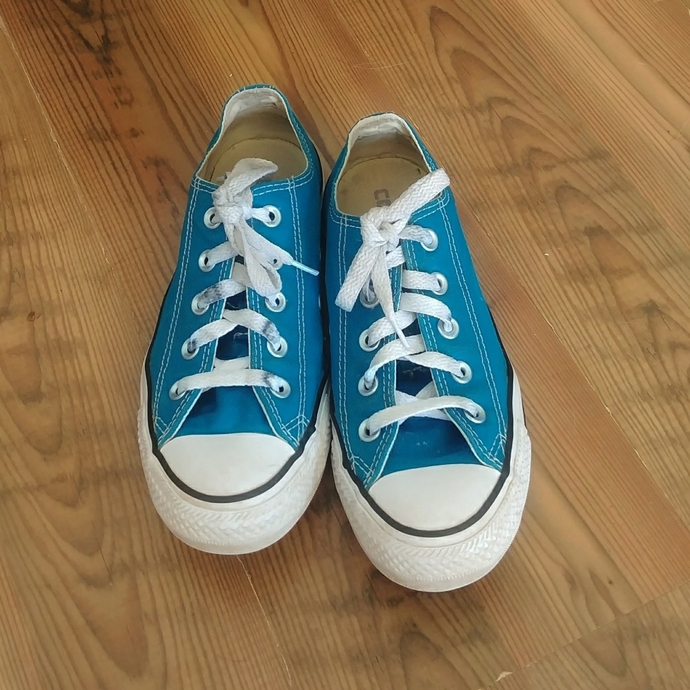 Turquoise converse